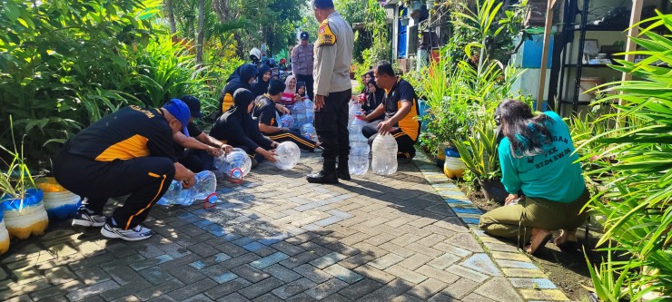 Polsek Tanggulangin dan PKK Desa Kalitengah Giatkan Ketahanan Pangan Pekarangan Bergizi