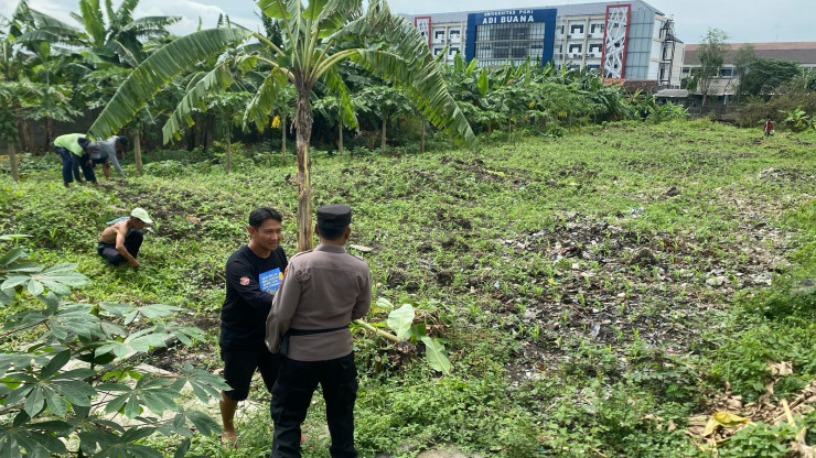 Bhabinkamtibmas Desa Janti Koordinasi dengan Warga Bahas Perkembangan Bibit Sayur