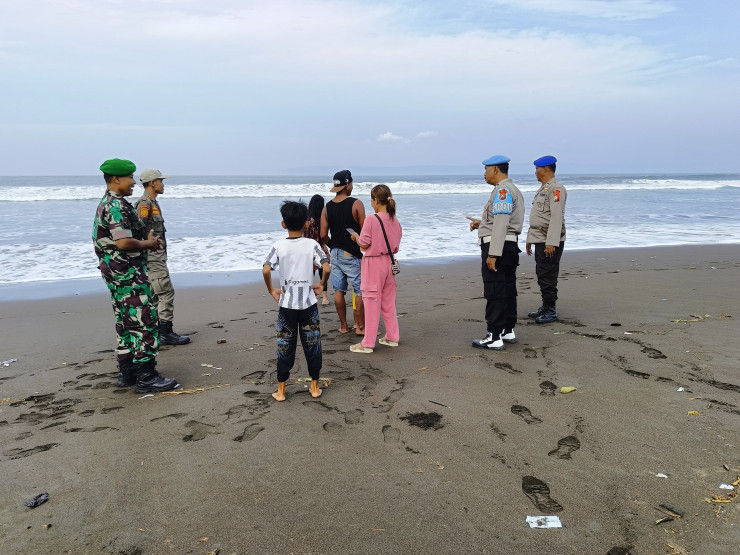 Polairud Polres Jember Tingkatkan Patroli Kawasan Wisata Pantai Saat Lebaran